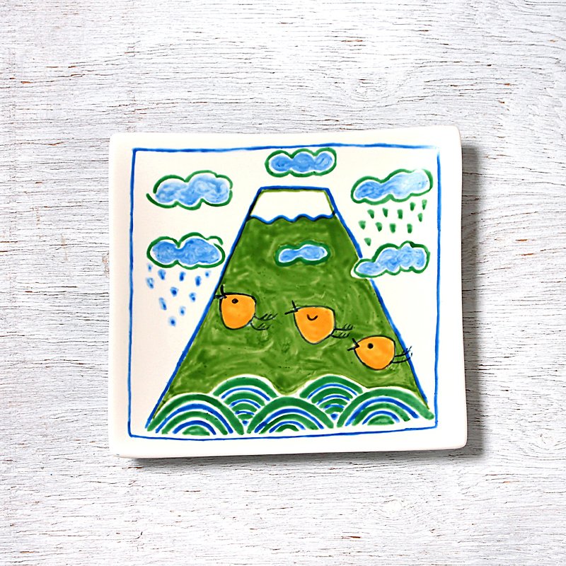 ポップな富士山と波千鳥・春の四角皿 - 浅碟/小碟子 - 瓷 绿色