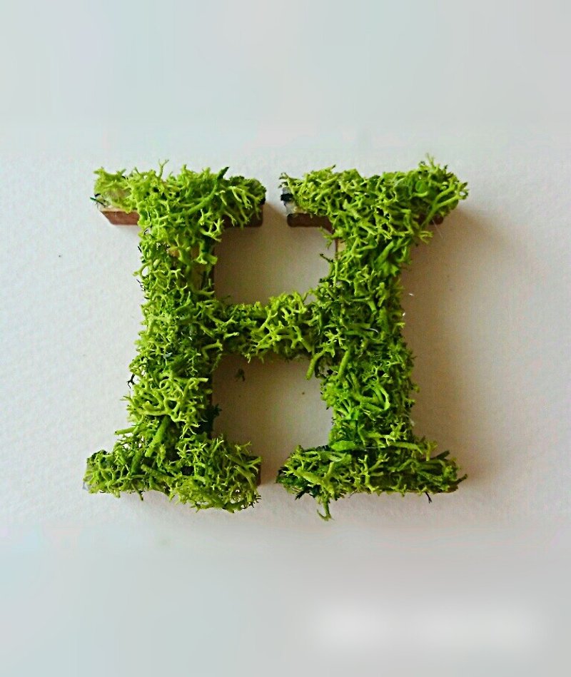 木製アルファベットオブジェ(モス)5cm/H×1点 - 摆饰 - 木头 绿色