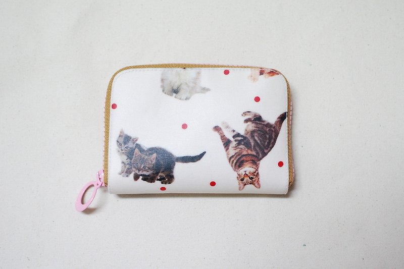 玩布手作。日本写真猫咪 防水布 短夹 皮夹 钱包 零钱包 - 零钱包 - 防水材质 白色