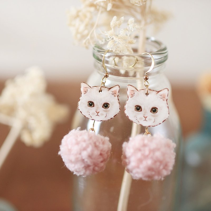 小动物毛毛球手工耳环-白猫蜜桃 可改夹式 - 耳环/耳夹 - 树脂 粉红色