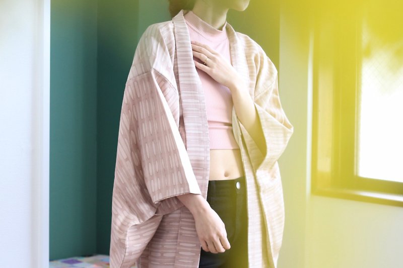 traditional kimono, kimono jacket, haori, silk kimono, vintage cardigan /2886 - 女装休闲/机能外套 - 丝．绢 粉红色