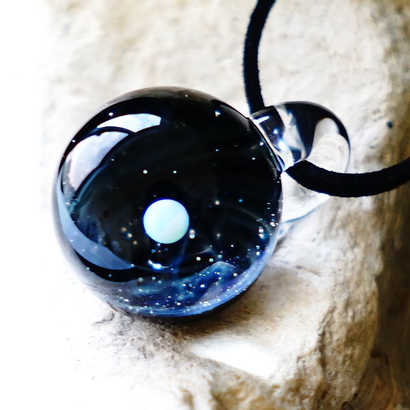 無重力の世界 ガラス ペンダント 宇宙 ホワイトオパール 玻璃 日本制造 日本 手工制作 手作 - 项链 - 玻璃 蓝色