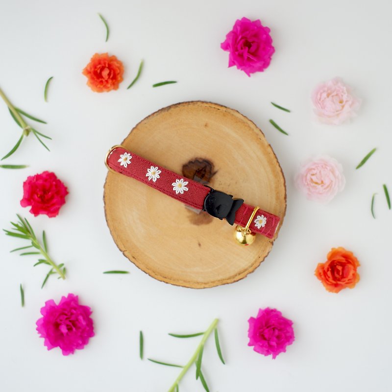 : MINI DAISIES : Ruby red  - Handmade embroidered flower breakaway cat collar - 项圈/牵绳 - 棉．麻 红色