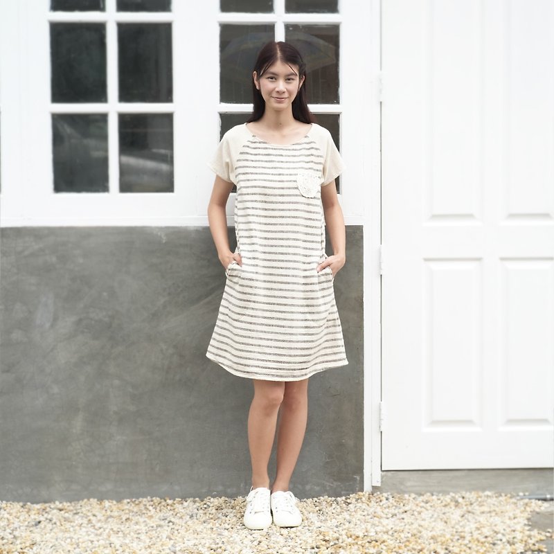 Sweet Journey #1/ Brown Strips Round Neck Short Sleeve Dresses with Lace Pocket - 洋装/连衣裙 - 棉．麻 咖啡色