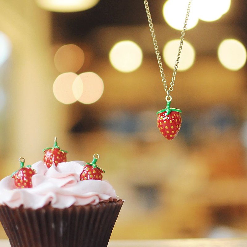Strawberry pendant, Strawberry necklace - 项链 - 其他金属 红色