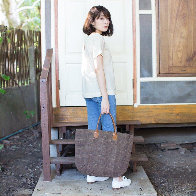 Oversize Sweet Journey Bags Handwoven and Botanical Dyed Cotton Brown-Blue Color - 手提包/手提袋 - 棉．麻 咖啡色