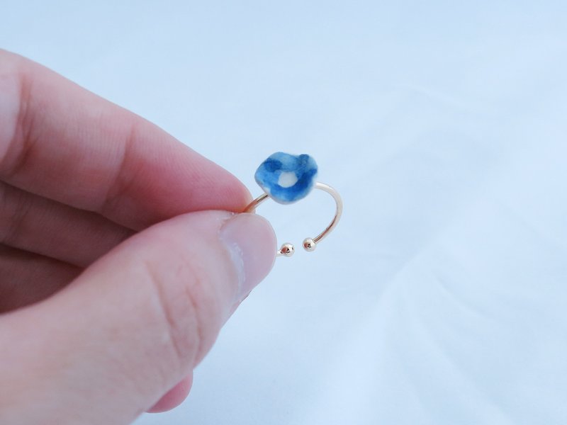 Mignon白瓷戒指/无光釉 - 戒指 - 瓷 蓝色