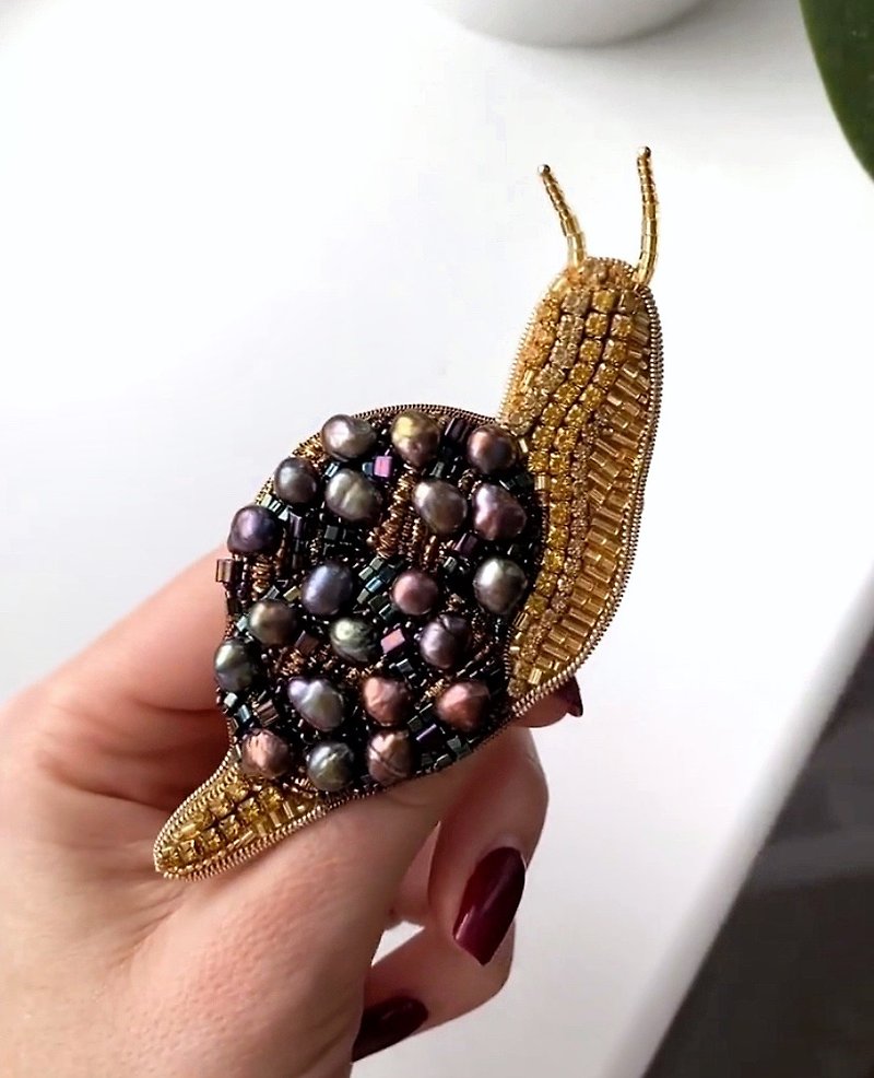 由珍珠和手工珠子制成的胸针蜗牛 - 胸针 - 其他材质 多色