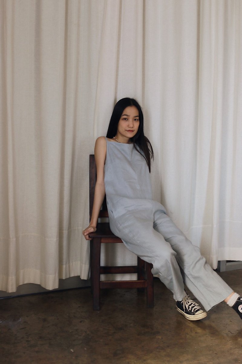 Linen cami jumpsuit in Baby Blue - 背带裤/连体裤 - 棉．麻 蓝色