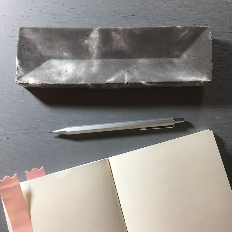 雷暴 - 笔碟 - 深灰水泥及白水泥的结合 - 笔筒/笔座 - 水泥 灰色