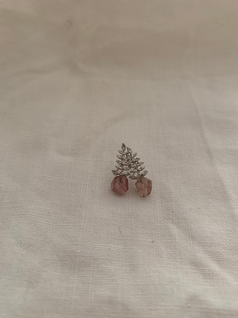 植物とトルマリンのピアス - 耳环/耳夹 - 银 粉红色