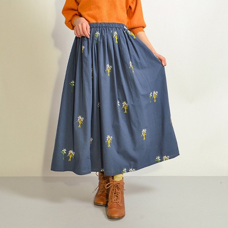 フラワー刺繍ロングスカート - 裙子 - 棉．麻 蓝色