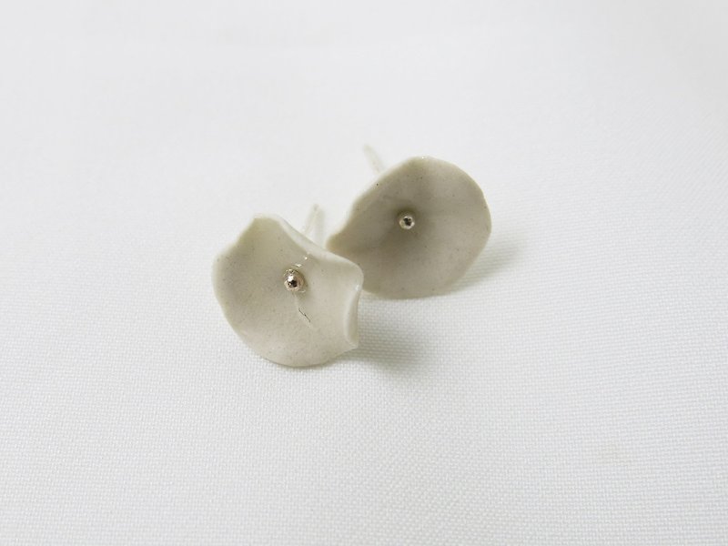 Belle rencontre陶瓷耳环 - 耳环/耳夹 - 瓷 白色