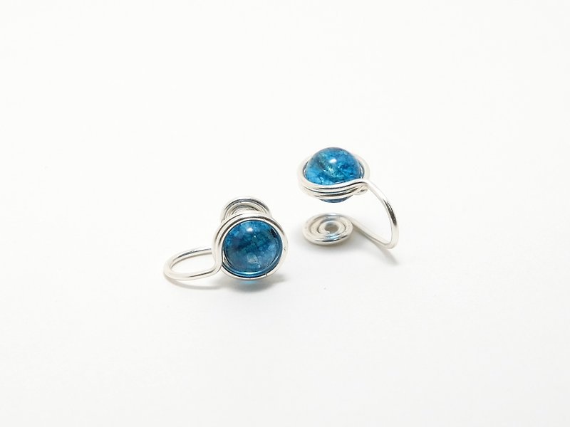．手作耳环．孔雀蓝水晶 耳夹式/耳针式  蓝色 - 耳环/耳夹 - 宝石 蓝色
