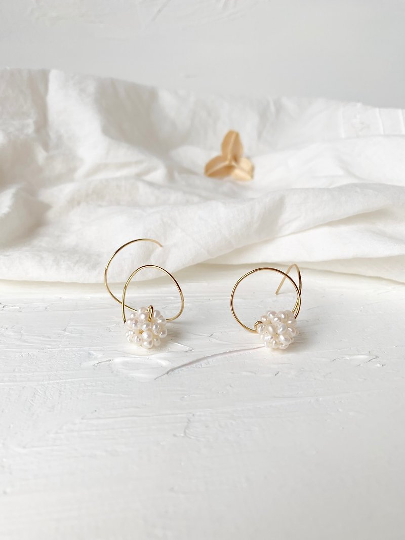 白衣  不规则曲线  米粒珍珠耳环 - 耳环/耳夹 - 珍珠 