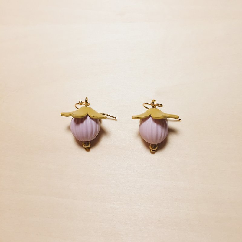 复古撞色黄紫花瓣果实耳环 - 耳环/耳夹 - 树脂 紫色