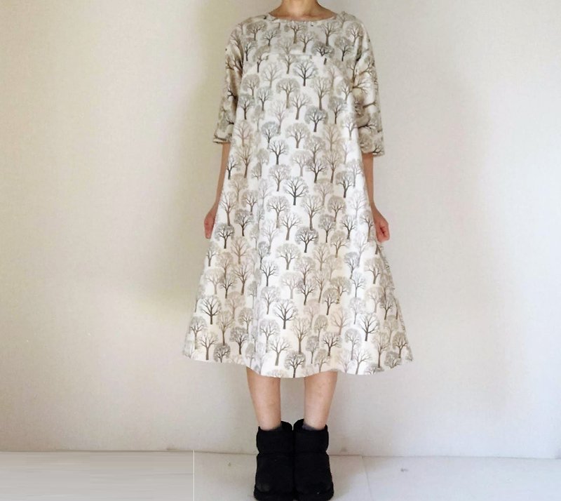 冬の森　ツリーのフレアワンピース　コットンリネン　ホワイトゴールド - 洋装/连衣裙 - 棉．麻 白色