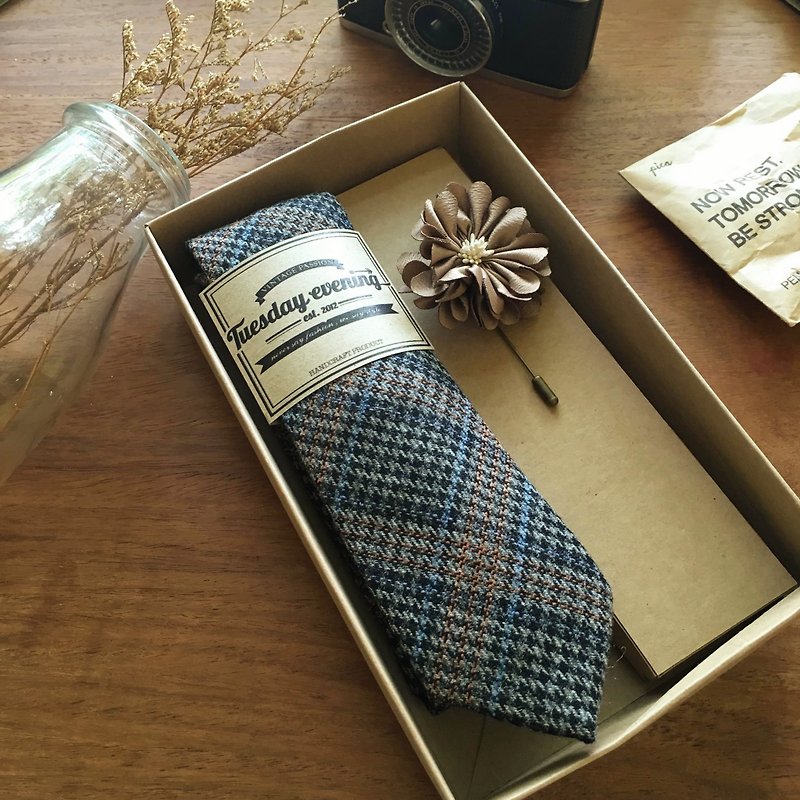 Neck Tie Grey Houndstooth with Brown Flora Lapel Pin (ฺwith Crafted box) - 领带/领带夹 - 其他材质 灰色