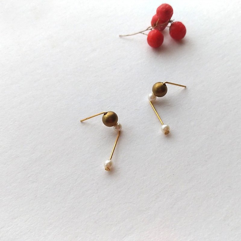 e107在转弯处1-黄铜珍珠 针式夹式耳环 - 耳环/耳夹 - 铜/黄铜 咖啡色