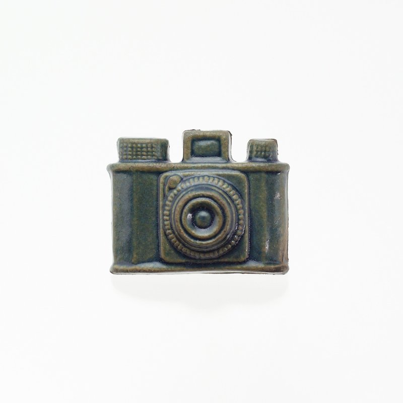陶器ブローチ　カメラ(サビ青) - 胸针 - 陶 绿色