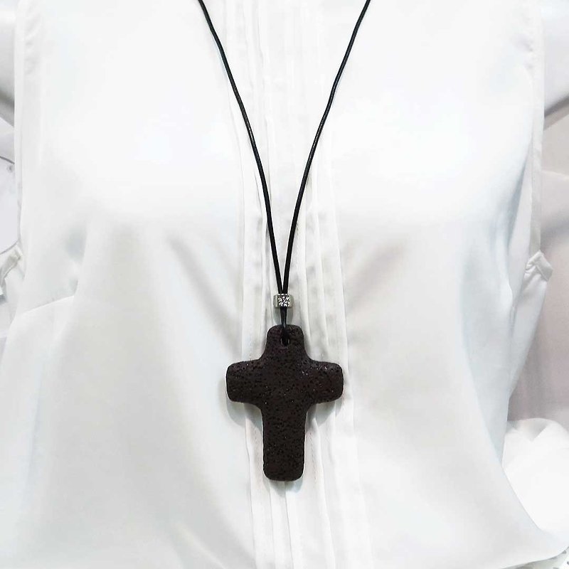 咖色香氛石大十字架项链 75cm天然皮绳项链 链长可调 信仰项链 - 长链 - 真皮 咖啡色