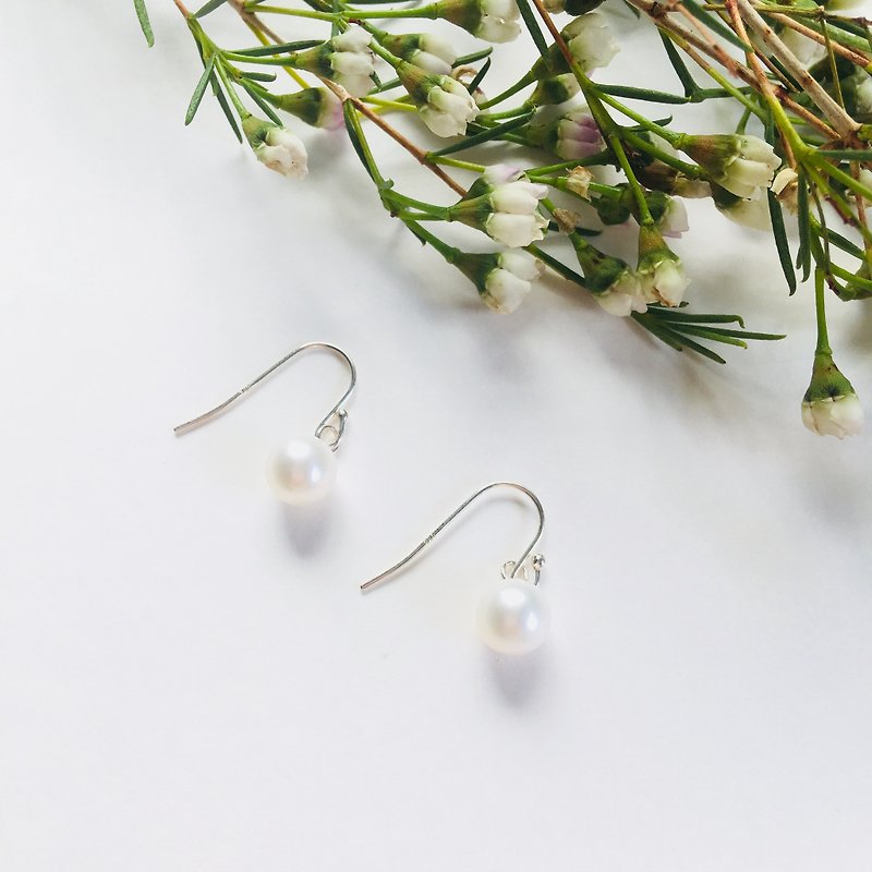 珍珠纯银耳环 优雅的月光 无电镀抗过敏 附拭银布、硅胶耳塞 - 耳环/耳夹 - 宝石 白色