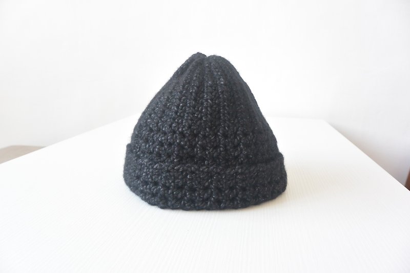 手作编织毛线反折帽 - 黑 - 帽子 - 聚酯纤维 黑色
