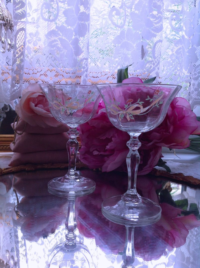 安妮疯古物 法国制手工切割水晶雕花1960 年代蝴蝶结 红白酒杯 果汁杯 点心杯香槟杯 一对 送礼 居礼名店 - 其他 - 纸 白色