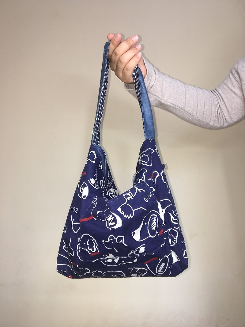 My-Mom-Made medium reversible hobo shoulder bag with overall dog graphic - 其他 - 棉．麻 蓝色