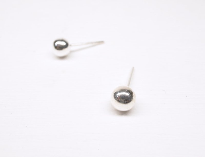 二毛银【5 mm简约纯银小银球耳环】一对 - 耳环/耳夹 - 其他金属 