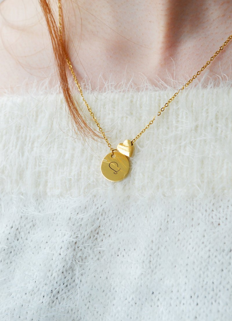 Custom Engraved Initial Necklace with Heart Pendant, Name Disc Necklace 18K Gold - 项链 - 不锈钢 金色
