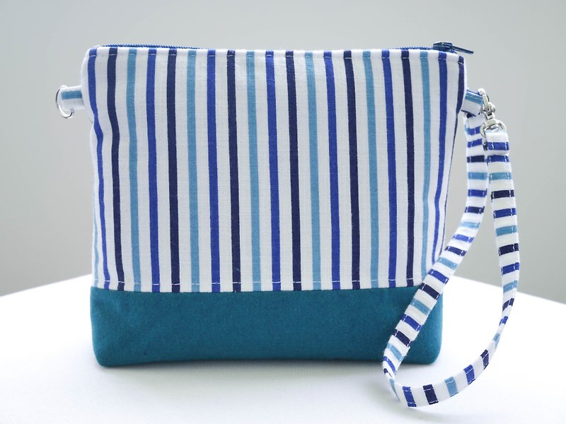 [蓝条纹撞色拉链包] - 化妆包/杂物包 - 棉．麻 蓝色