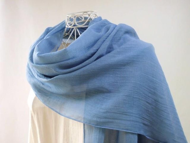藍染め・明るい海色・綿麻・ロングストール・母の日ギフトも無料ラッピング - 丝巾 - 棉．麻 蓝色