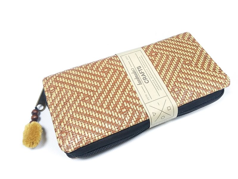Unique Natural Rattan wallet Weave Woven rattan zip long wallet with Pom Pom Zip - 皮夹/钱包 - 木头 咖啡色