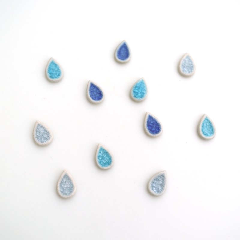 Drop earrings - 耳环/耳夹 - 瓷 蓝色