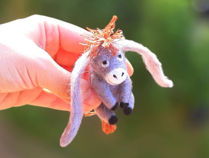 Lazy little DONKEY ornament handmade wool healing small needle felted miniatures - 玩偶/公仔 - 羊毛 灰色