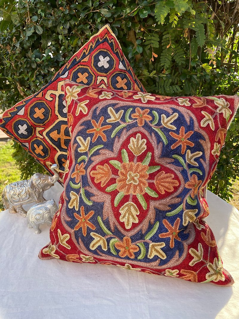 【新春居家布置】喀什米尔 手工刺绣 丝质抱枕套2入组 - 多种款式 - 枕头/抱枕 - 棉．麻 红色