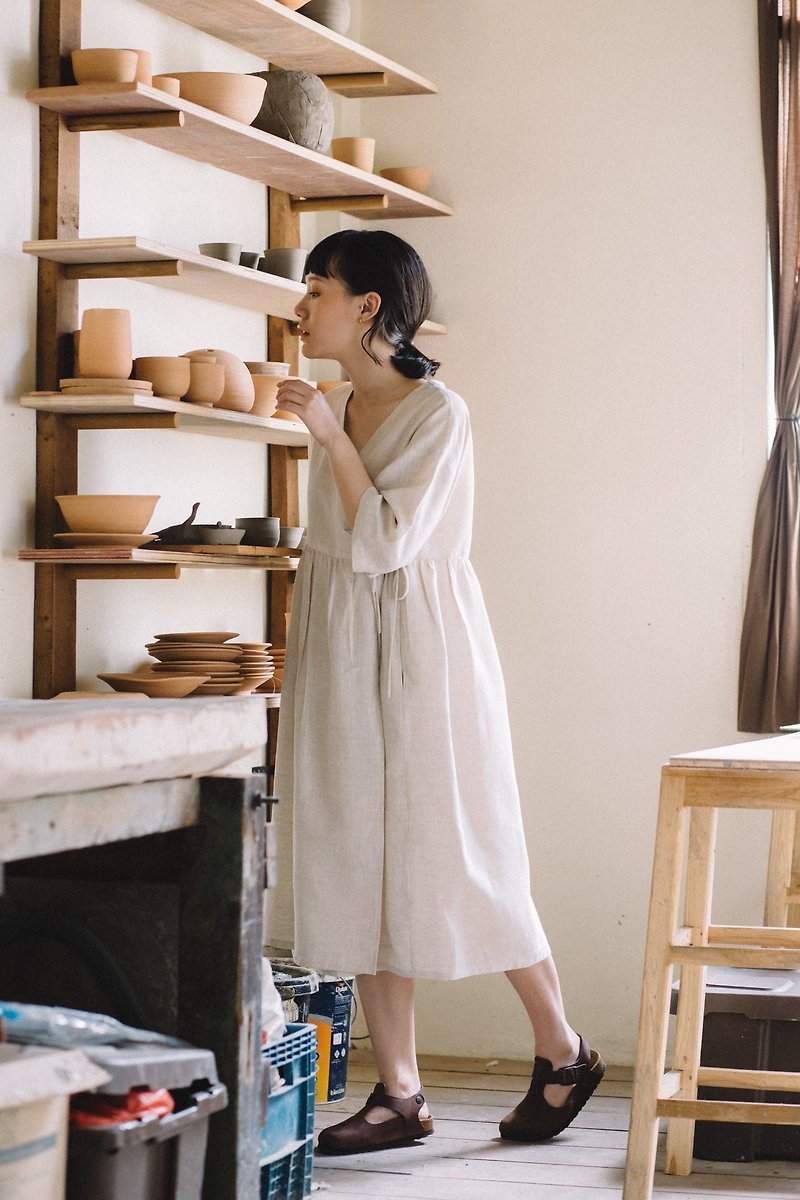 Linen wrap dress with double bow tie in Natural - 洋装/连衣裙 - 棉．麻 卡其色