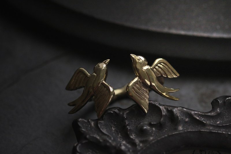 Two Swallows Ring Original design and made by Defy. - 戒指 - 其他金属 金色
