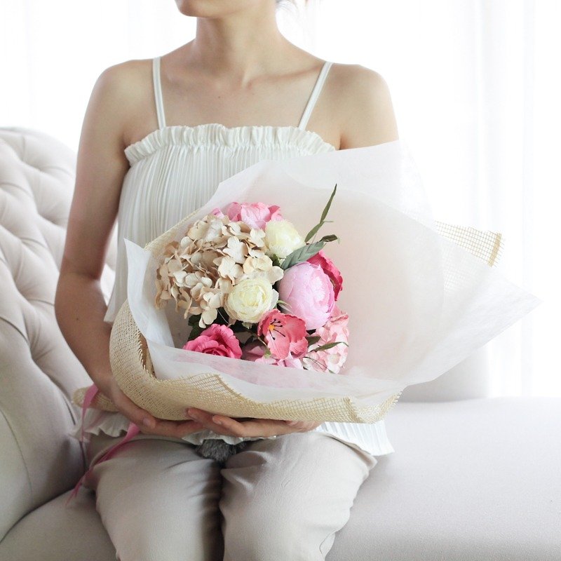 CB301 : Artificial Paper Flower Handmade Congratulations Bouquet Pink Cream Size 10.5"x18" - 木工/竹艺/纸艺 - 纸 粉红色