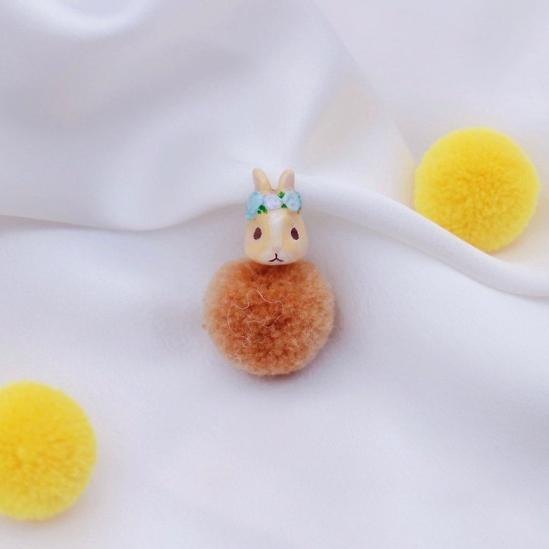 花环奶油兔 配毛球 | 耳夹 | 耳饰 | 耳针 - 耳环/耳夹 - 粘土 