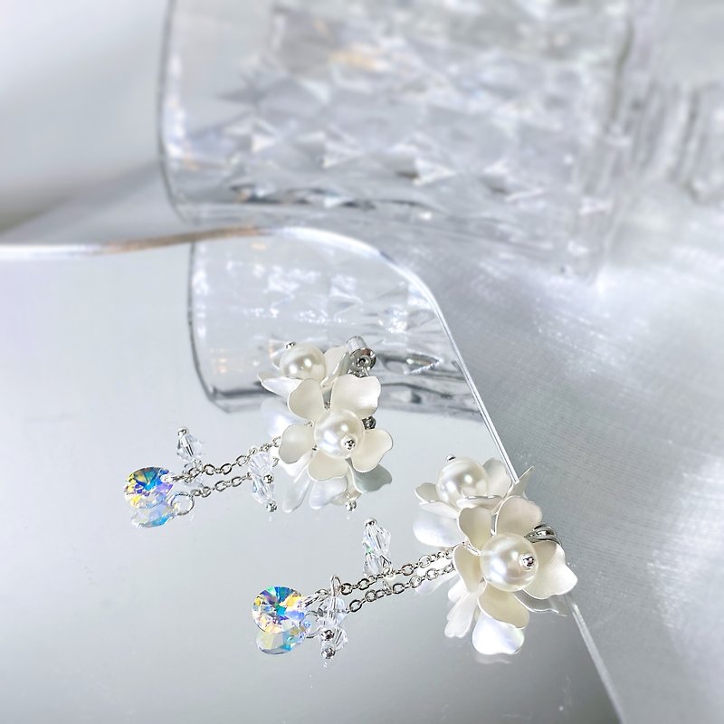 哑银珍珠小花|施华洛世奇水晶耳环 - 耳环/耳夹 - 水晶 银色