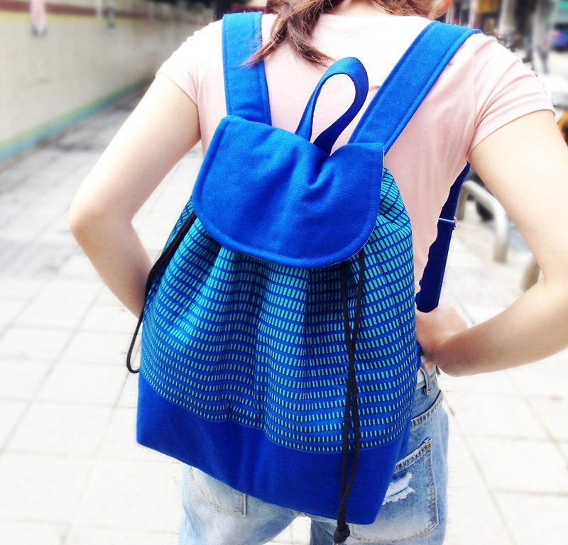 【渐层蓝的迷幻】大后背包 / 防泼水 台湾帆布 大容量旅行包 - 后背包/双肩包 - 棉．麻 蓝色