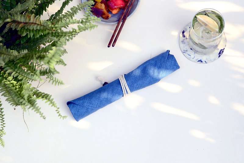 蓝染餐具包-水色 (定制化电绣、环保餐具袋) - 随行杯提袋/水壶袋 - 棉．麻 蓝色