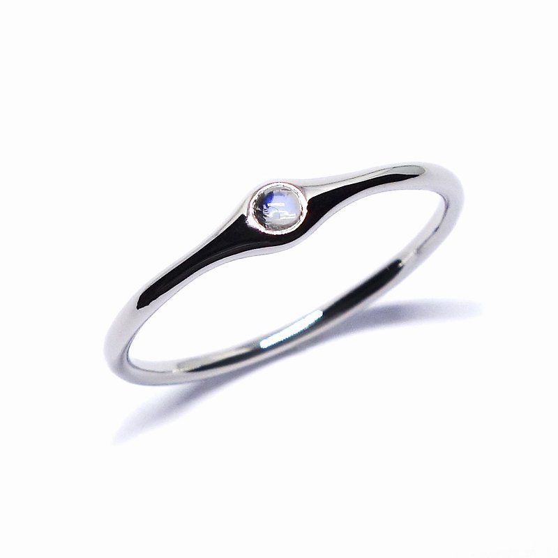 至高のロイヤルブルームーンPt900リング【Pio by Parakee】Royal blue moonstone - 戒指 - 宝石 蓝色