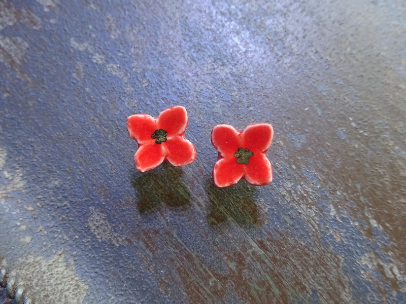小さい花のpieace /earring・   赤 - 耳环/耳夹 - 陶 红色