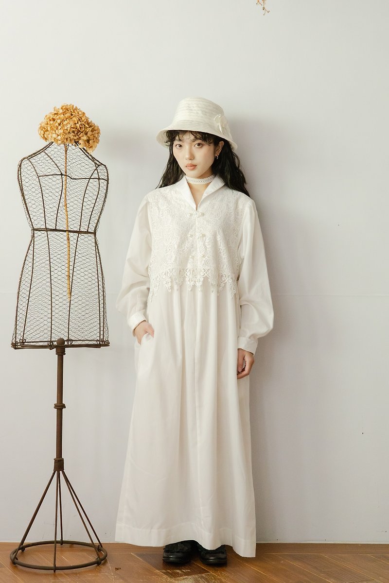 袅袅百货公司-Vintage 白色蕾丝珍珠盘扣美国洋装 - 洋装/连衣裙 - 棉．麻 