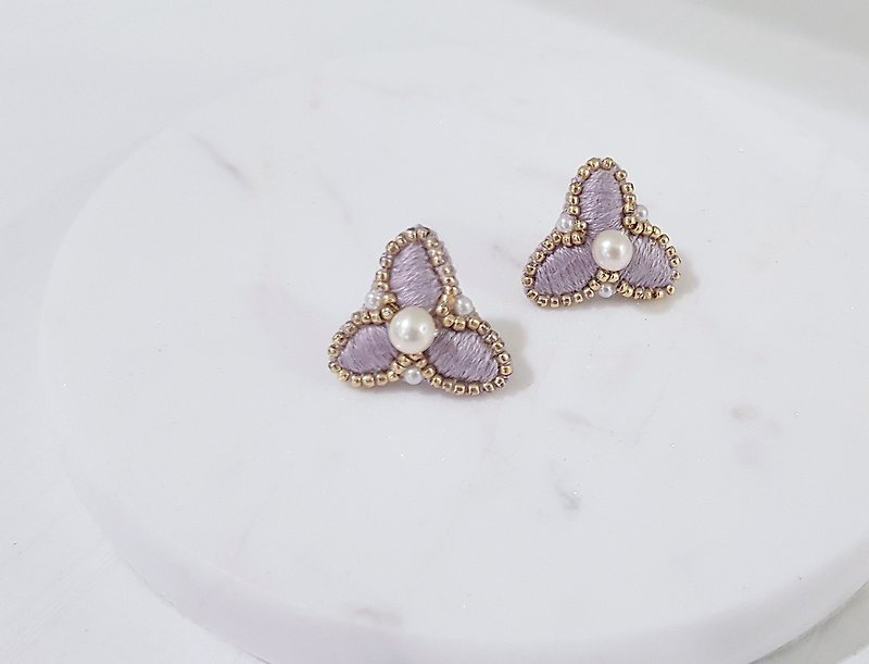 珍珠几何立体手作刺绣耳环-丁香紫 - 耳环/耳夹 - 绣线 紫色