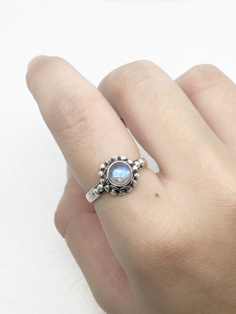 月光石925纯银典雅蕾丝花朵设计戒指 尼泊尔手工镶嵌制作(款式3) - 戒指 - 宝石 蓝色