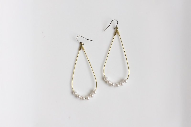  轻盈 珍珠黄铜耳环 - 耳环/耳夹 - 宝石 白色
